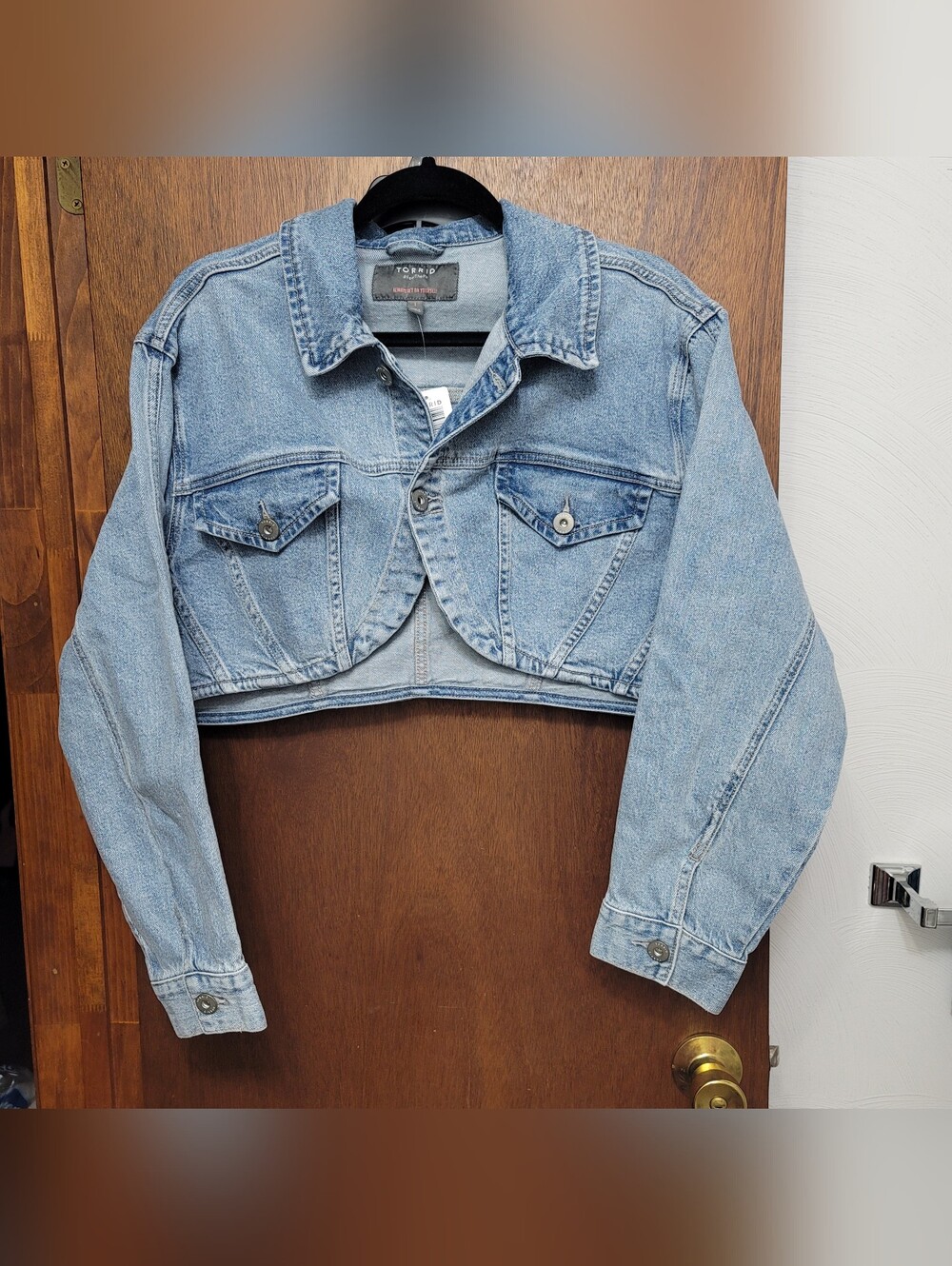 NWT. Torrid Denim Cropped Marymount Jacket. Size 1X/14-16